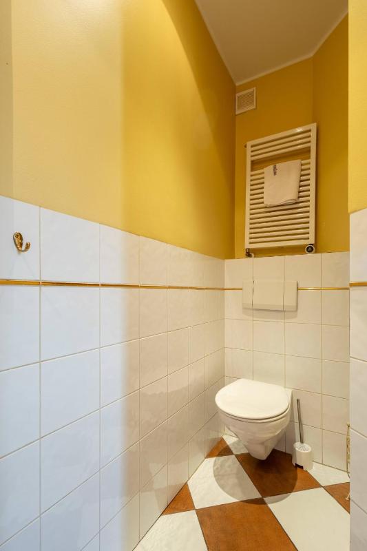 Family Home with a Beautiful Garden in Great Location by Noclegi Renters - image 16