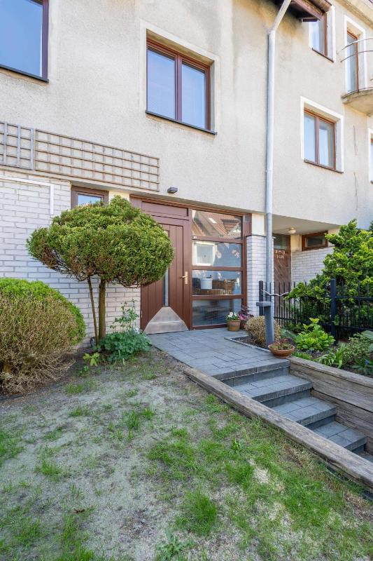 Family Home with a Beautiful Garden in Great Location by Noclegi Renters - image 2