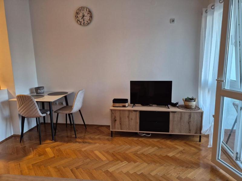 Nadja Apartment Bar - image 9
