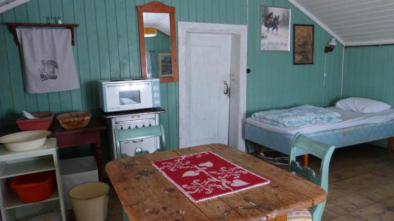 Triple Room with Shared Bathroom image 4