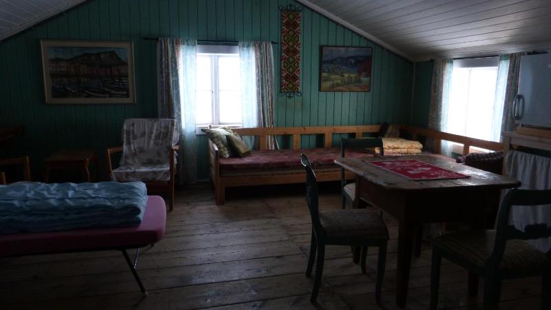 Triple Room with Shared Bathroom image 3
