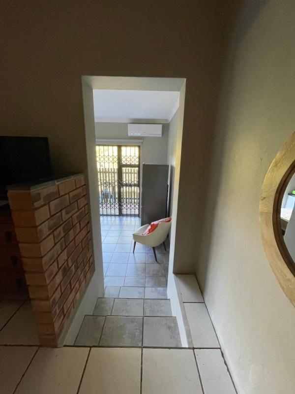 Comfortable 2-bedroom apartment - image 14