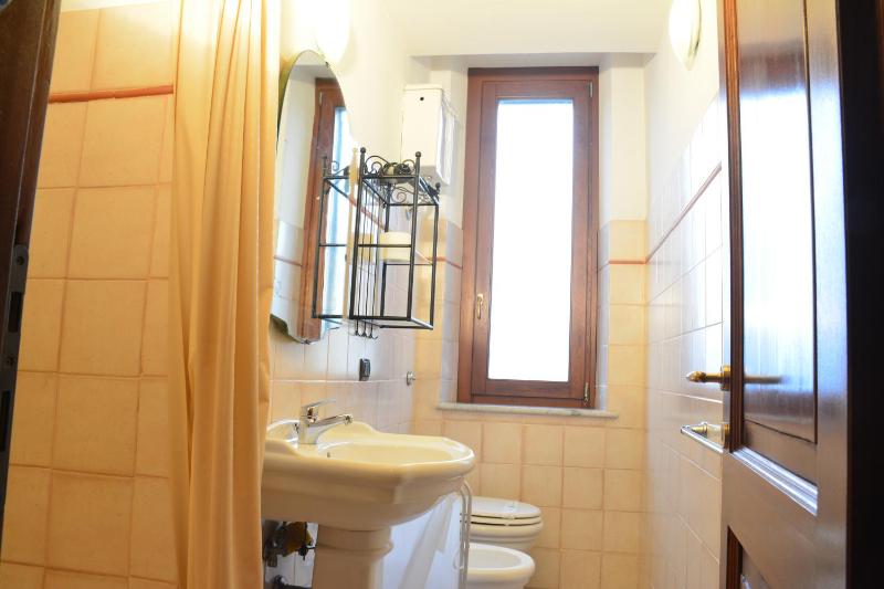One-Bedroom Apartment with Sofa Bed image 3