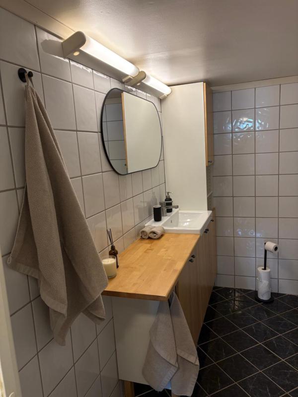 Modern apartment with sleeping space for 4 & parking included - image 6