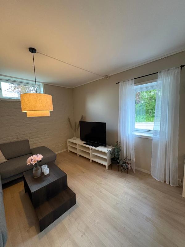 Modern apartment with sleeping space for 4 & parking included - image 8