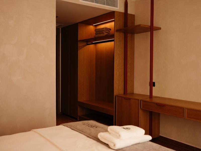 Greg Hotel - image 7