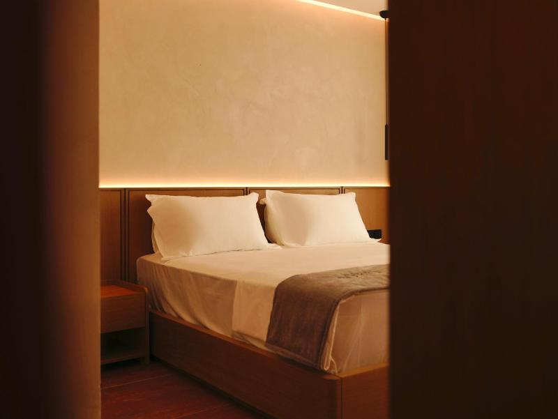 Greg Hotel - image 12