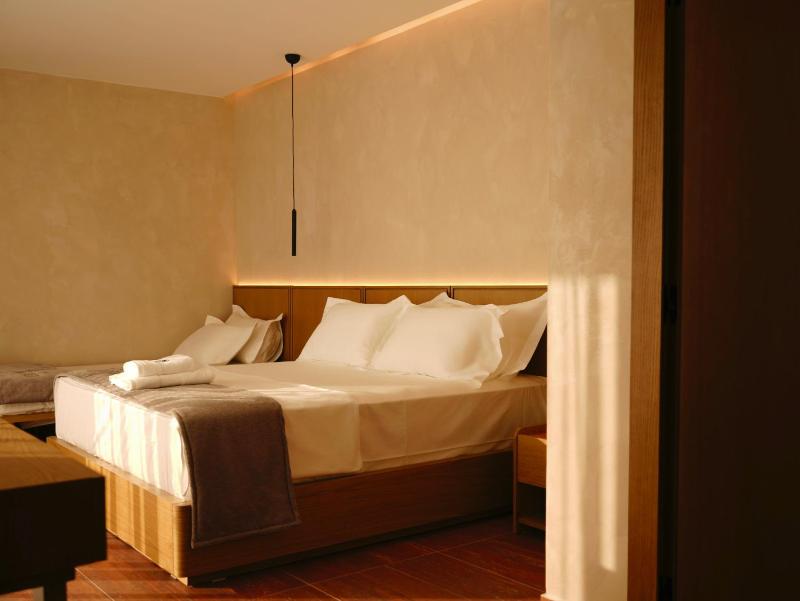 Greg Hotel - image 13