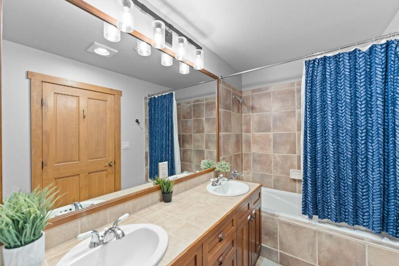 Red Hawk Townhome #2327 ; 2 100 - image 2