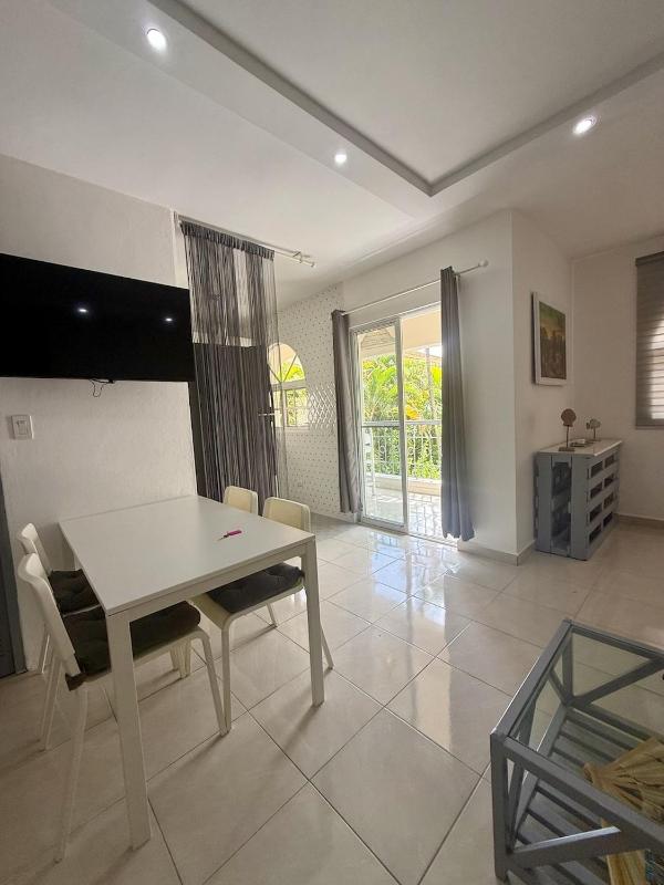 Bright Condo Walk to Beach Shops Dining - image 12