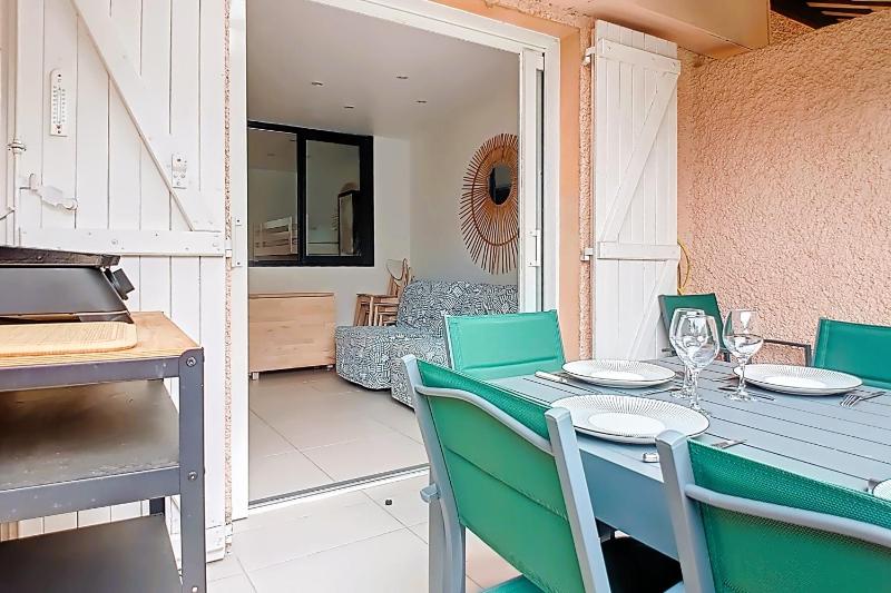 Apartment with terrace near the sea - image 6