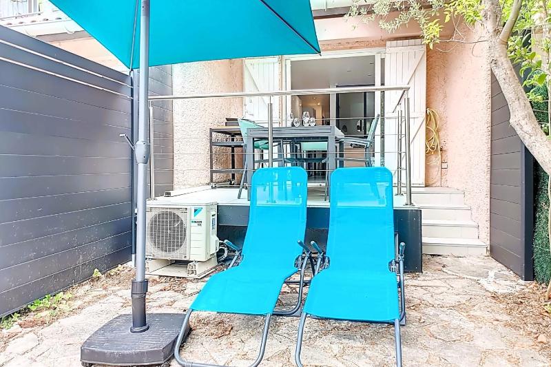 Apartment with terrace near the sea - image 9
