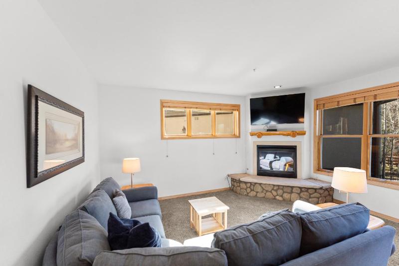2 Bedrooms - image 17