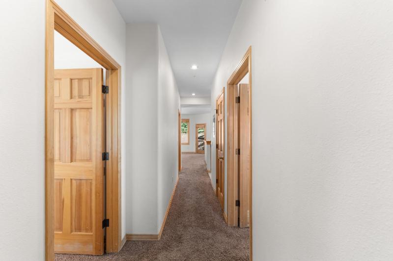 2 Bedrooms - image 27