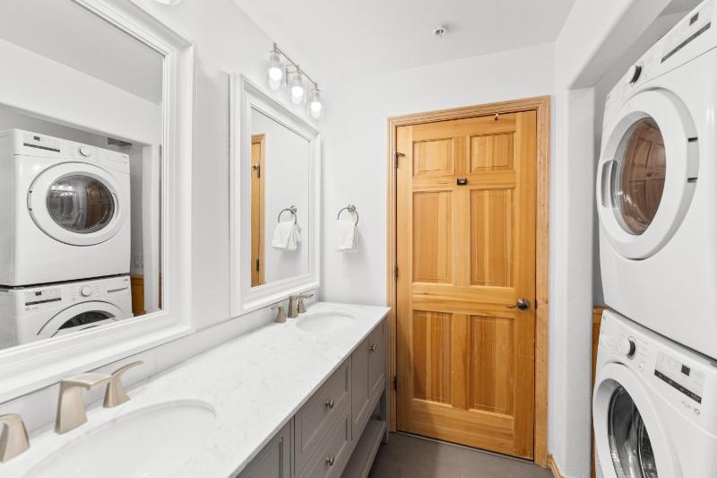 2 Bedrooms - image 13
