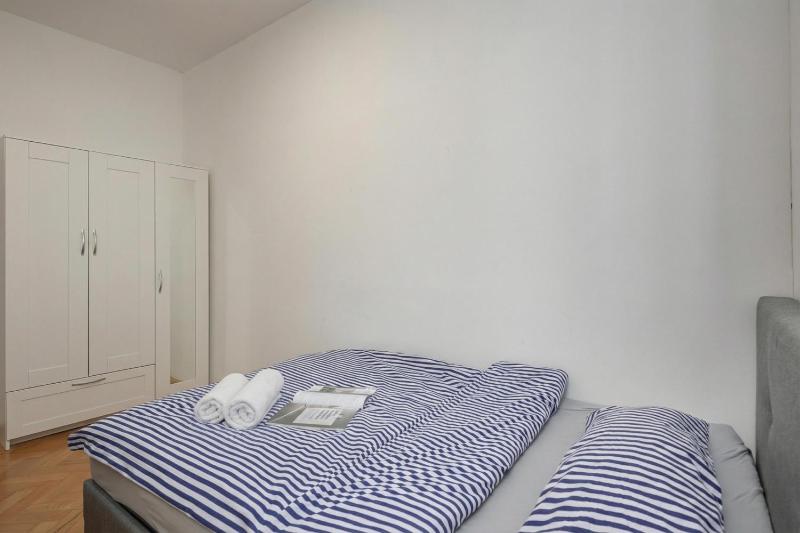 4-Bedroom City Apartment Anna - Happy Rentals - image 18