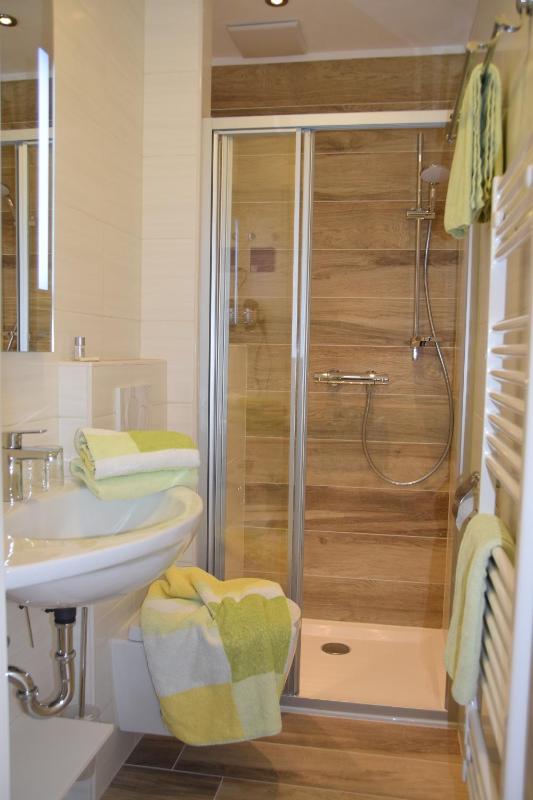 Double Room with Balcony image 2