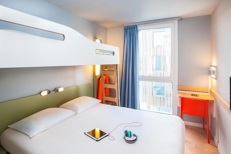 Double Room with Bunk Bed image 2