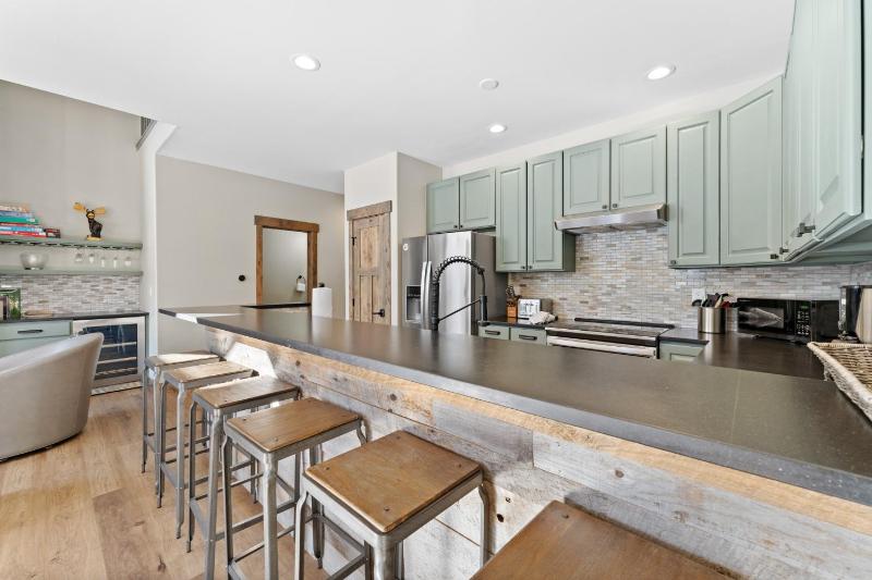 4 Bedrooms - image 22