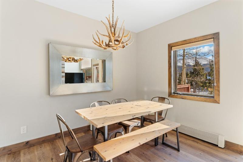 4 Bedrooms - image 10