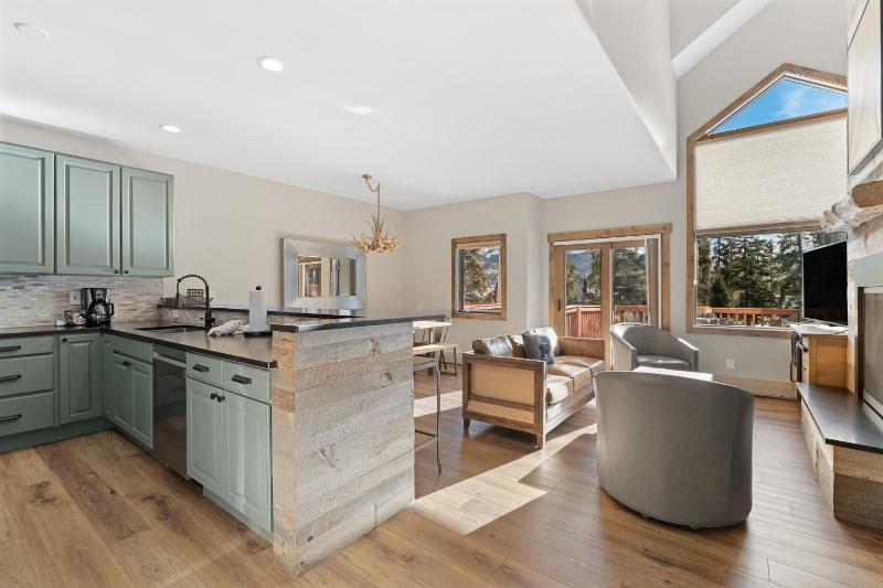 4 Bedrooms - image 33