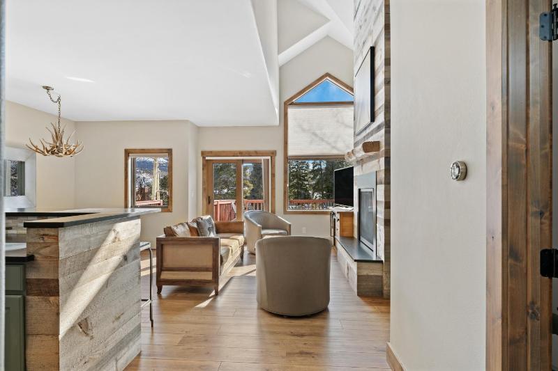 4 Bedrooms - image 35