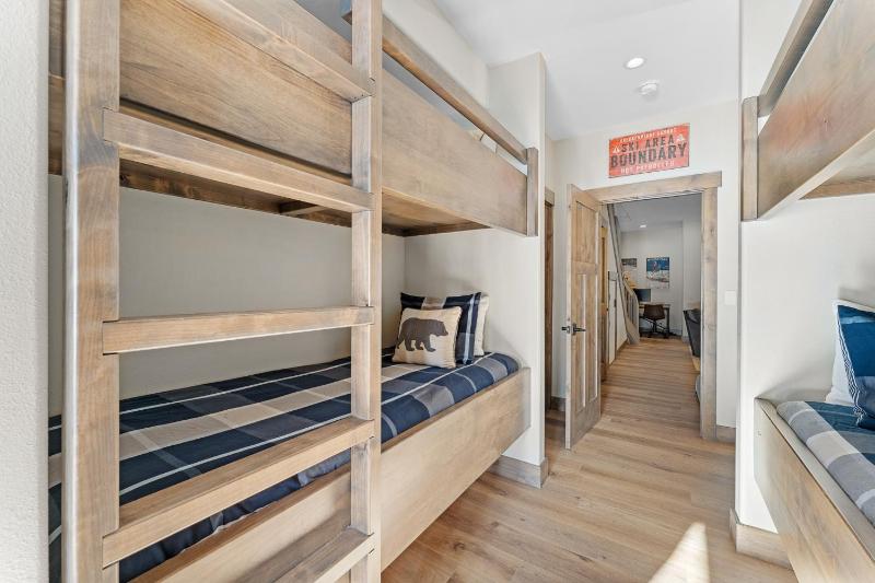 4 Bedrooms - image 42