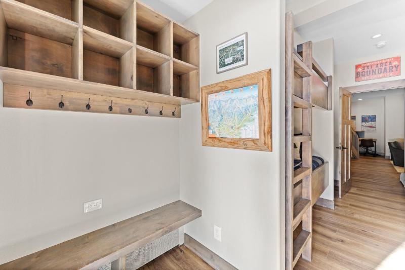 4 Bedrooms - image 43