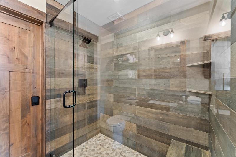 4 Bedrooms - image 47
