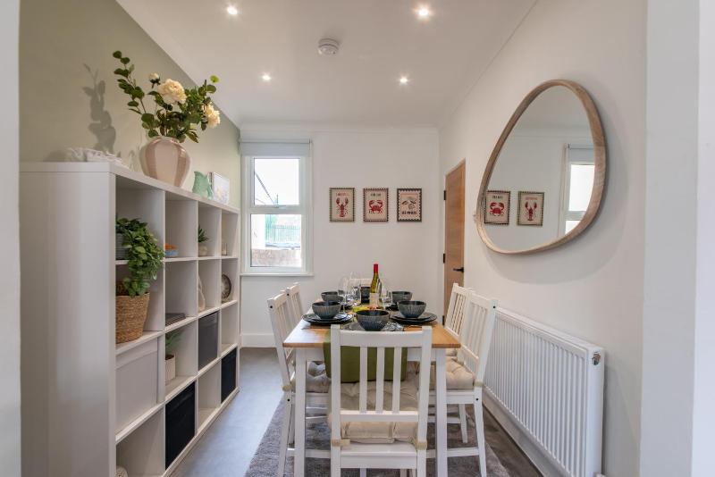 Stunning 3-Bedroom Luxury House in North End Portsmouth Pet Friendly Perfect of Groups with Private Parking SUMMER SPECIAL OFFER by Blue Puffin Stays - image 30