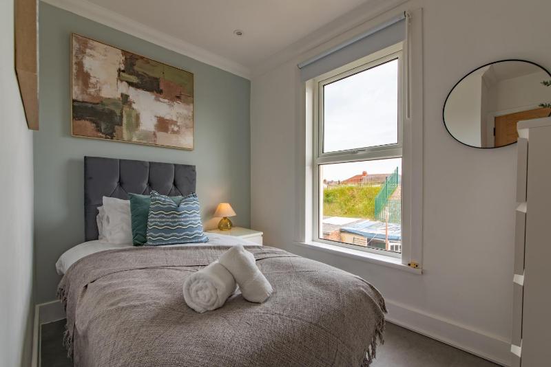 Stunning 3-Bedroom Luxury House in North End Portsmouth Pet Friendly Perfect of Groups with Private Parking SUMMER SPECIAL OFFER by Blue Puffin Stays - image 23
