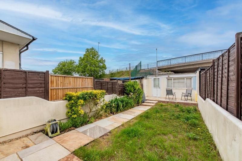 Stunning 3-Bedroom Luxury House in North End Portsmouth Pet Friendly Perfect of Groups with Private Parking SUMMER SPECIAL OFFER by Blue Puffin Stays - image 32