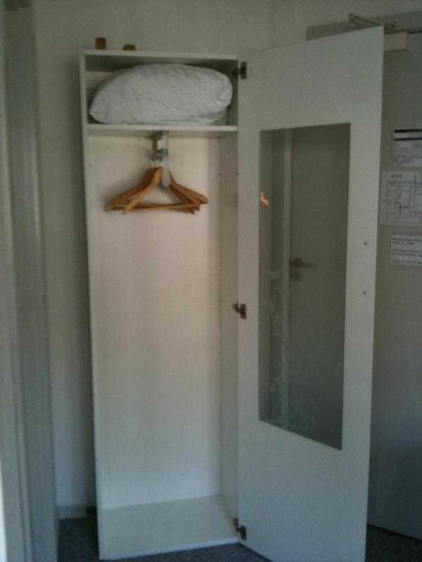 Single Room image 3