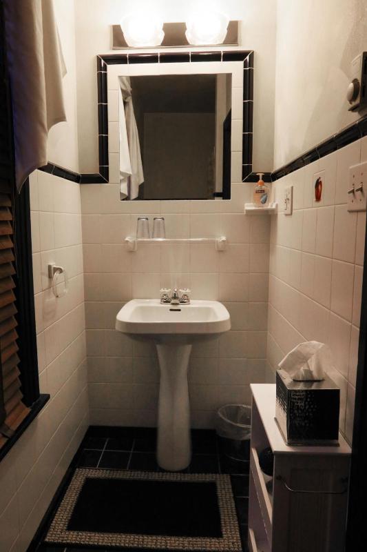 Deluxe Queen Suite image 3