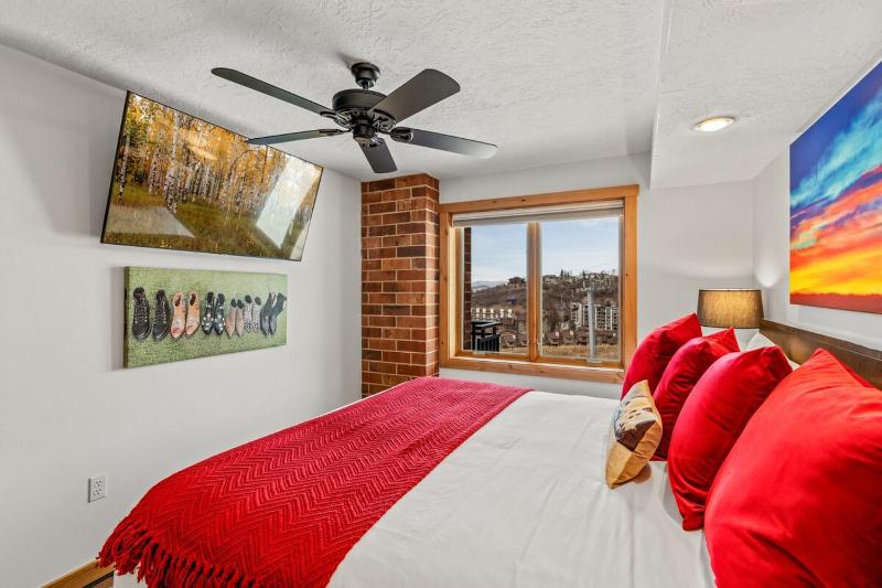 Bear Claw 514 - True Ski-in Ski-out Access Amazing Slope Views & Winter Shuttle! - image 19