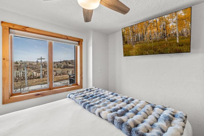 Bear Claw 514 - True Ski-in Ski-out Access Amazing Slope Views & Winter Shuttle! - image 20