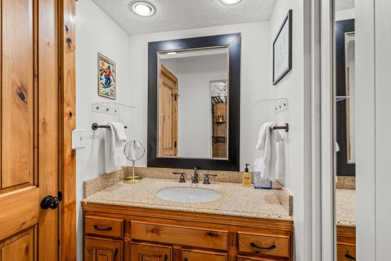 Bear Claw 514 - True Ski-in Ski-out Access Amazing Slope Views & Winter Shuttle! - image 13
