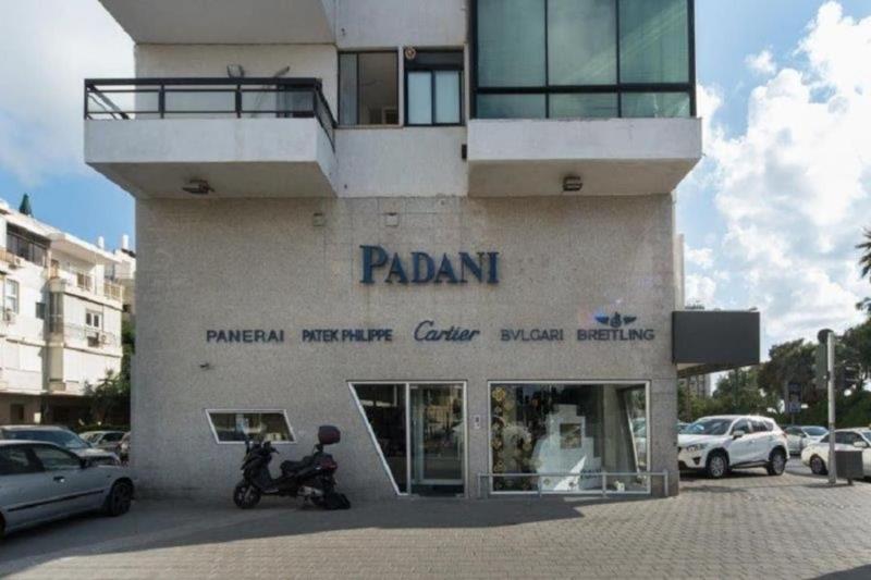 Stylish Spacious 3BR Apartment 5min From the Beach - image 16