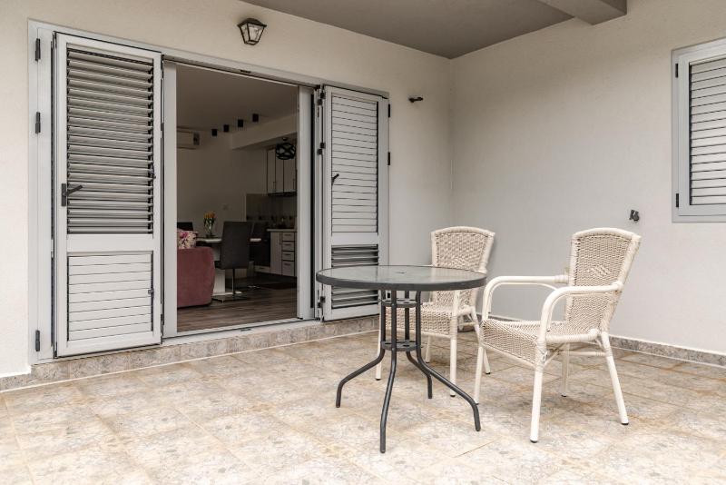 Bjelica Apartments Kotor - image 6