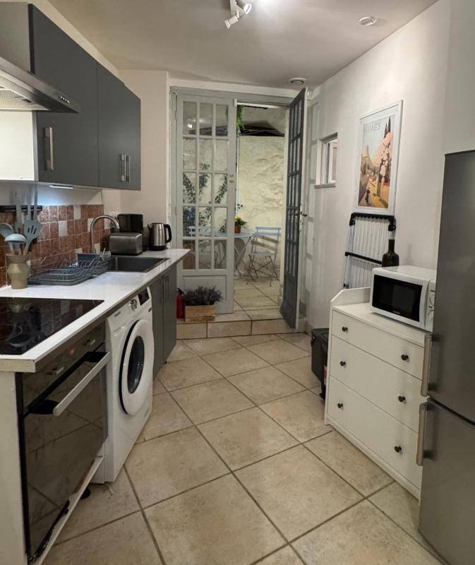 Bright Nîmes Center Flat with Terrace - image 9