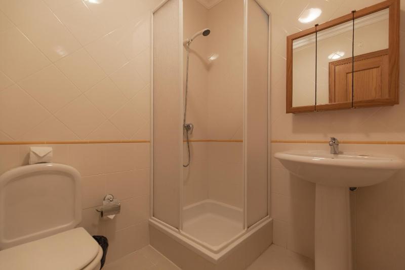 One-Bedroom Apartment image 3