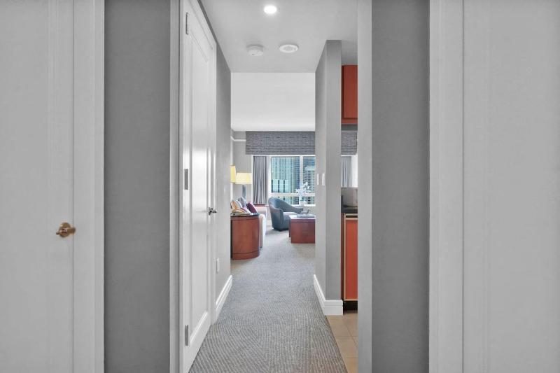 Luxury 1BR at Four Seasons Brickell - image 2