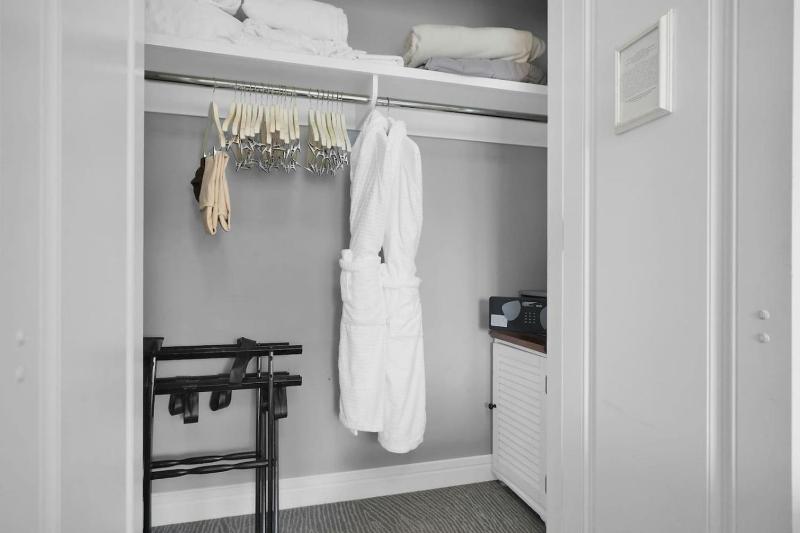 Luxury 1BR at Four Seasons Brickell - image 12