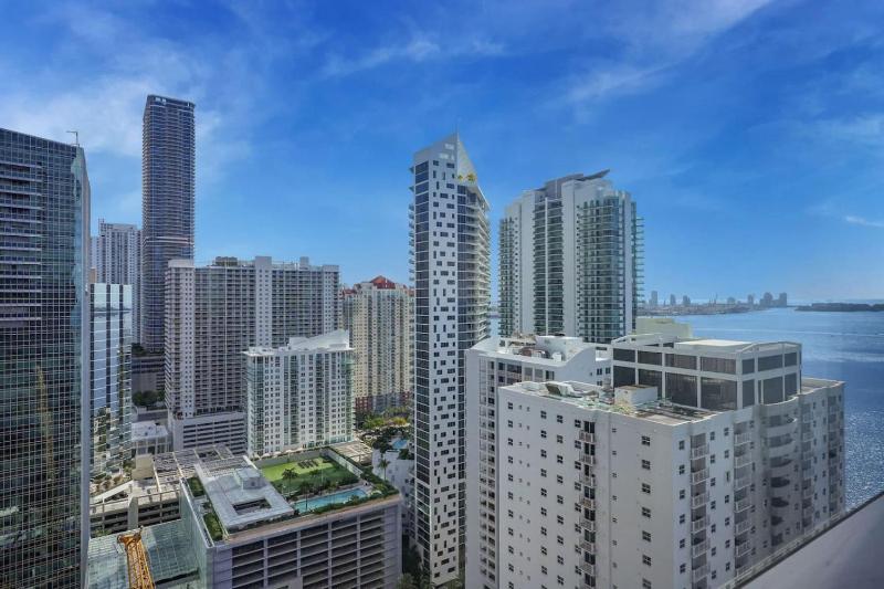 Luxury 1BR at Four Seasons Brickell - image 14