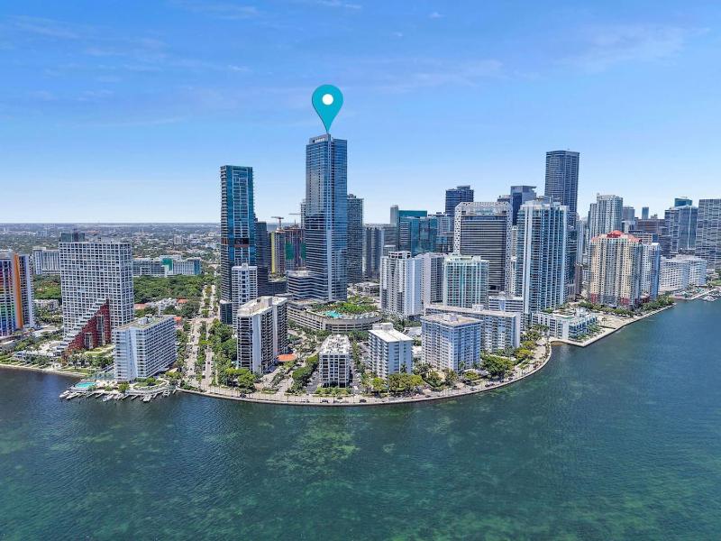 Luxury 1BR at Four Seasons Brickell - image 4