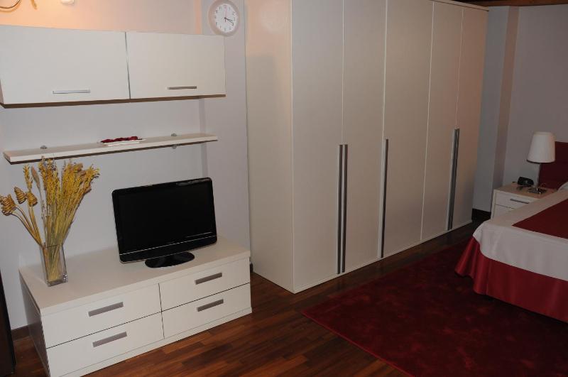 Studio Apartment image 4