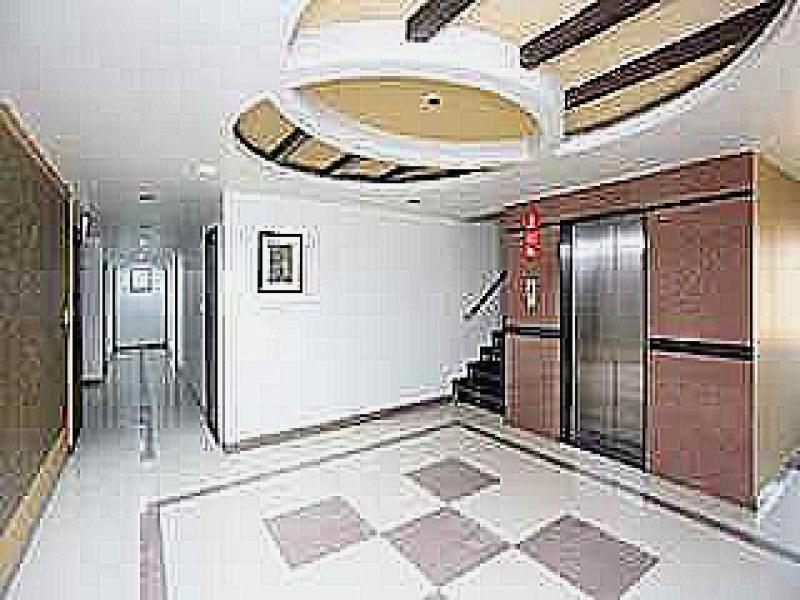 Collection O Hotel Midland - image 8