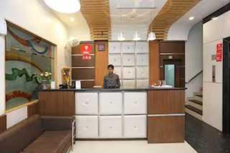 Collection O Hotel Midland - image 5