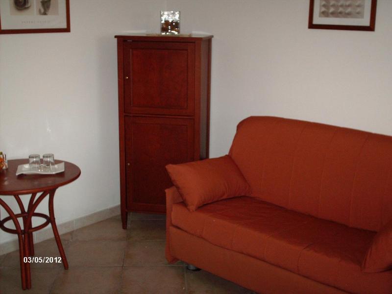 Family Room (2 Adults + 1 Child) image 2
