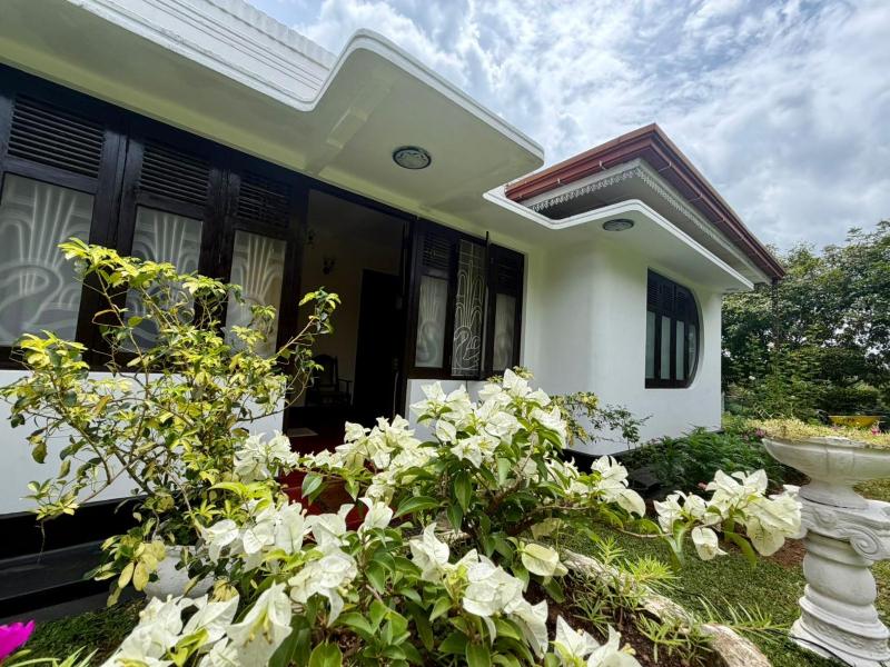 Asgiriya Bungalow Kandy - image 2